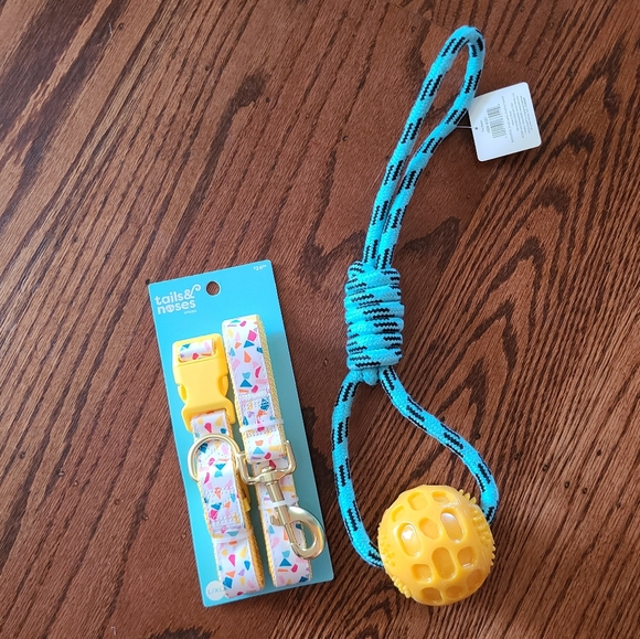 👀50% OFF - NWT‼️Tails & Noses 3-pc Set Matching Collar & Leash w/ Toy - Picture 7 of 7